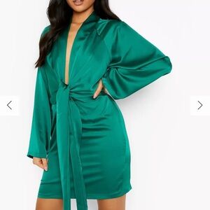 SATIN KNOT FRONT WIDE SLEEVE DRESS size 18